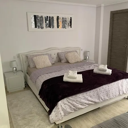 Midas One Apartment